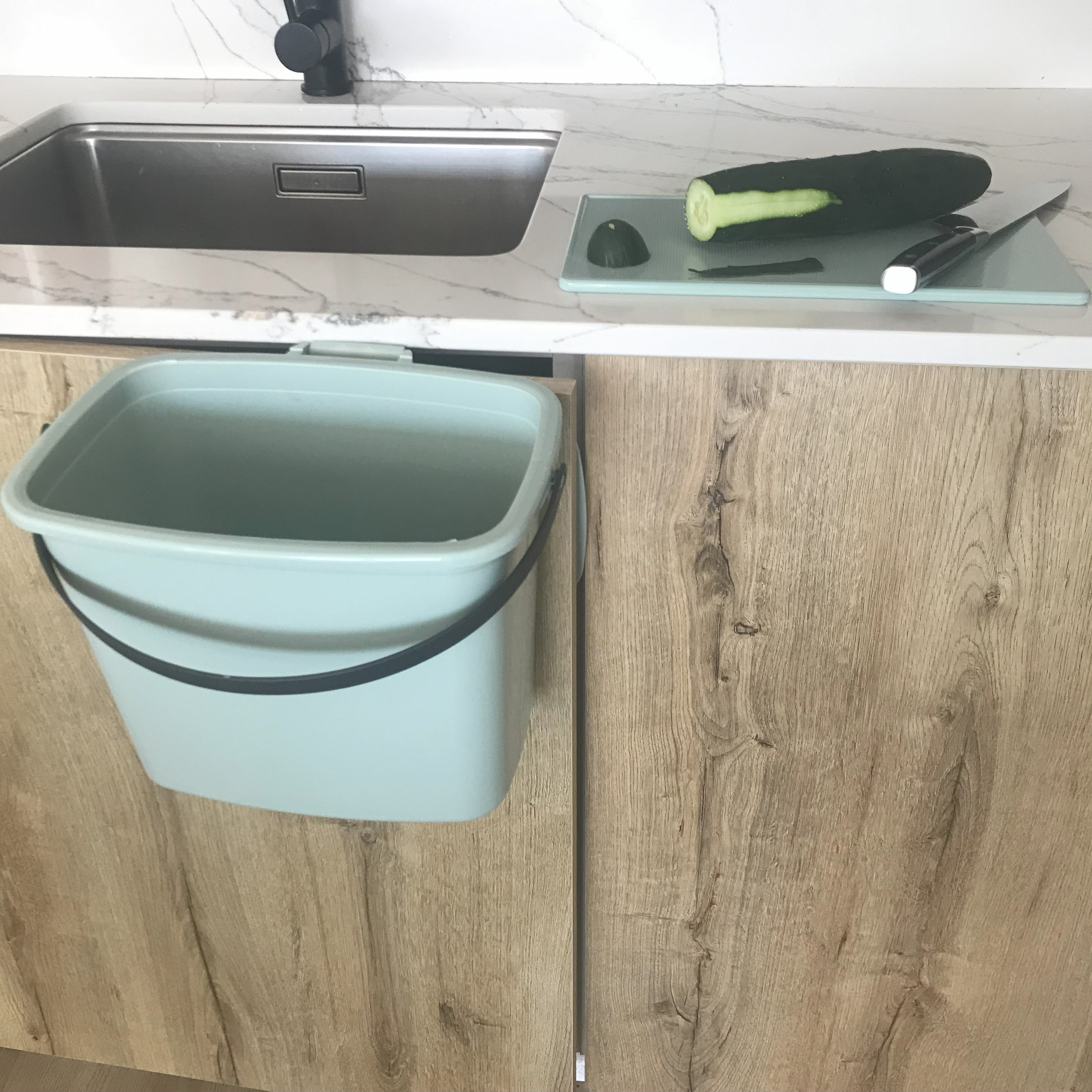 Kubai 7L Trash Can Terracota– Ideal for Food Waste –Mounts on Kitchen Cabinet Door